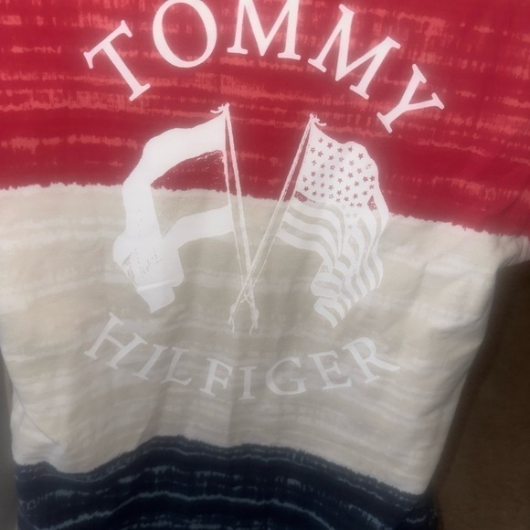 Men’s new Tommy Hilfiger red white blue theee button polo shirt size S small - Picture 2 of 4